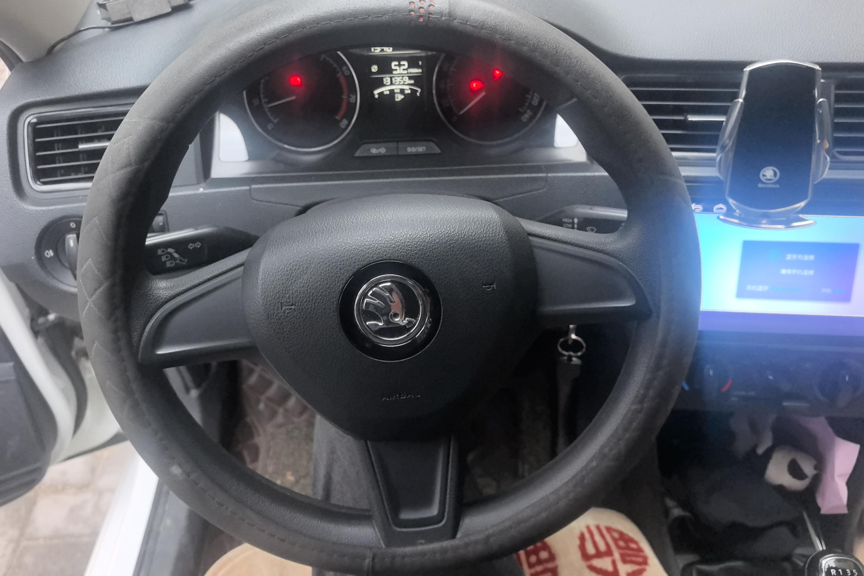 Skoda Rapid Spaceback 2016 car image #19