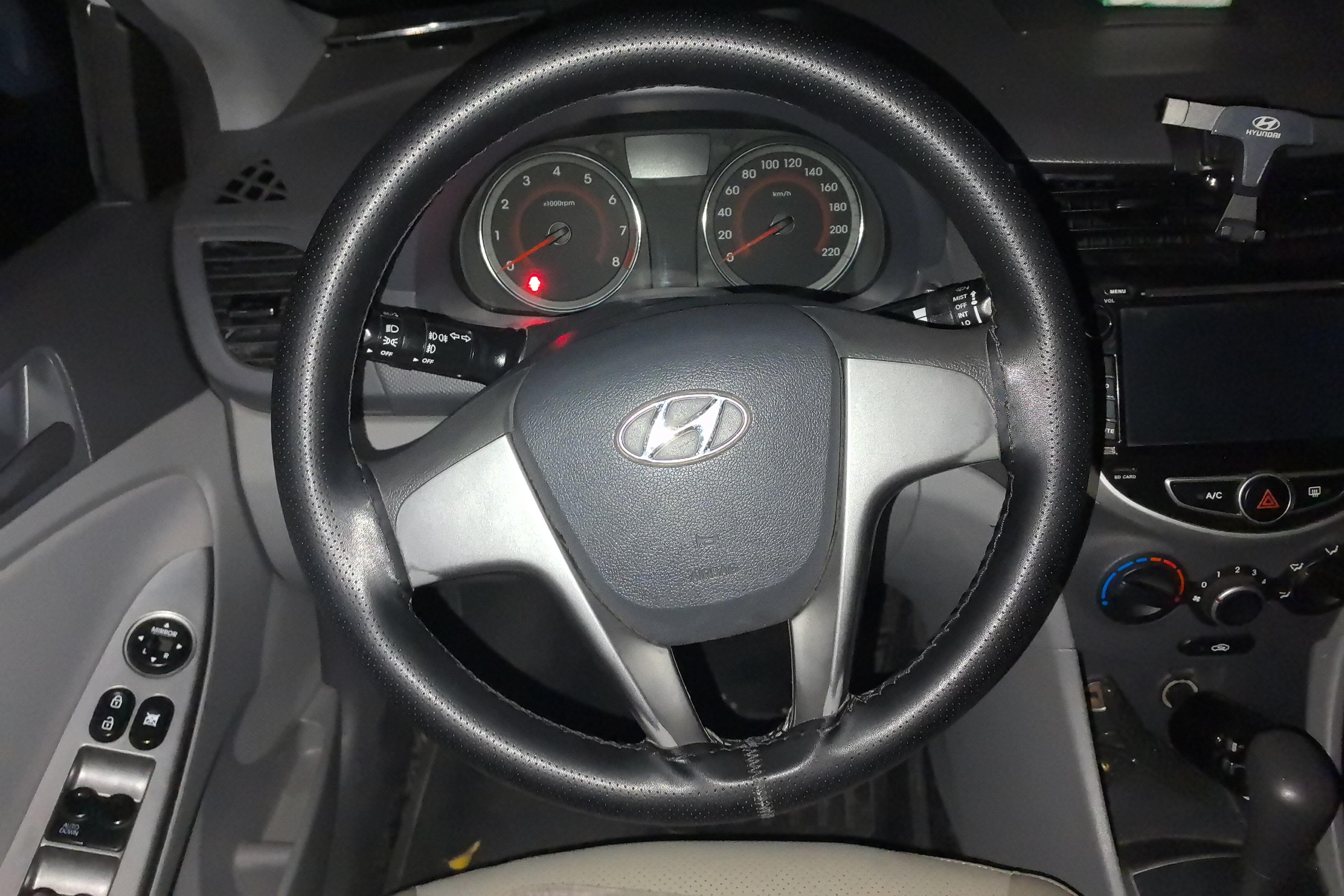 Hyundai Reina 2014 car image #19