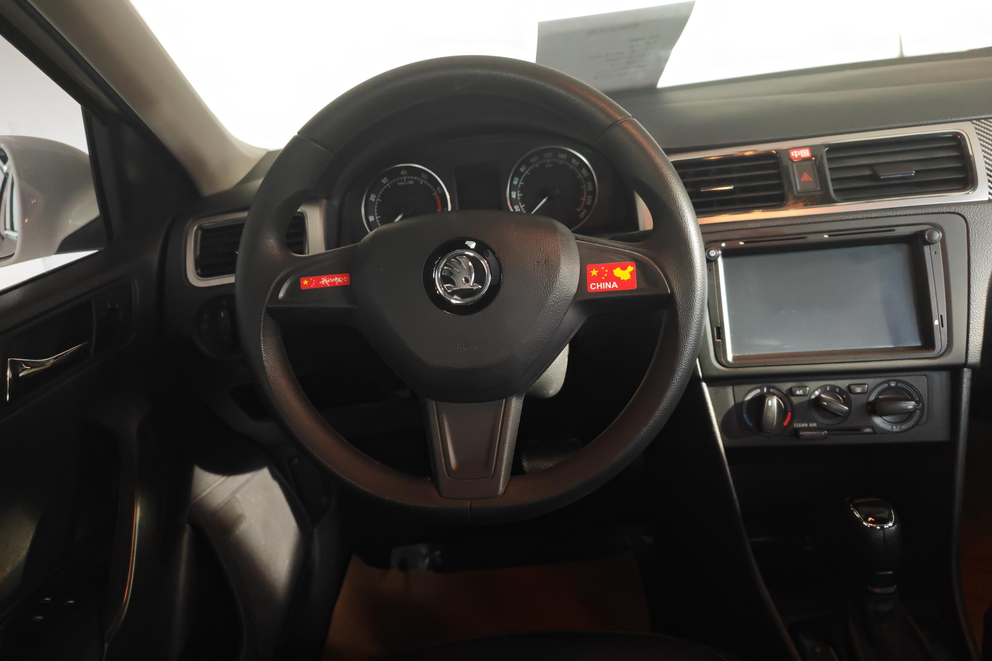 Skoda Rapid Spaceback 2017 car image #19