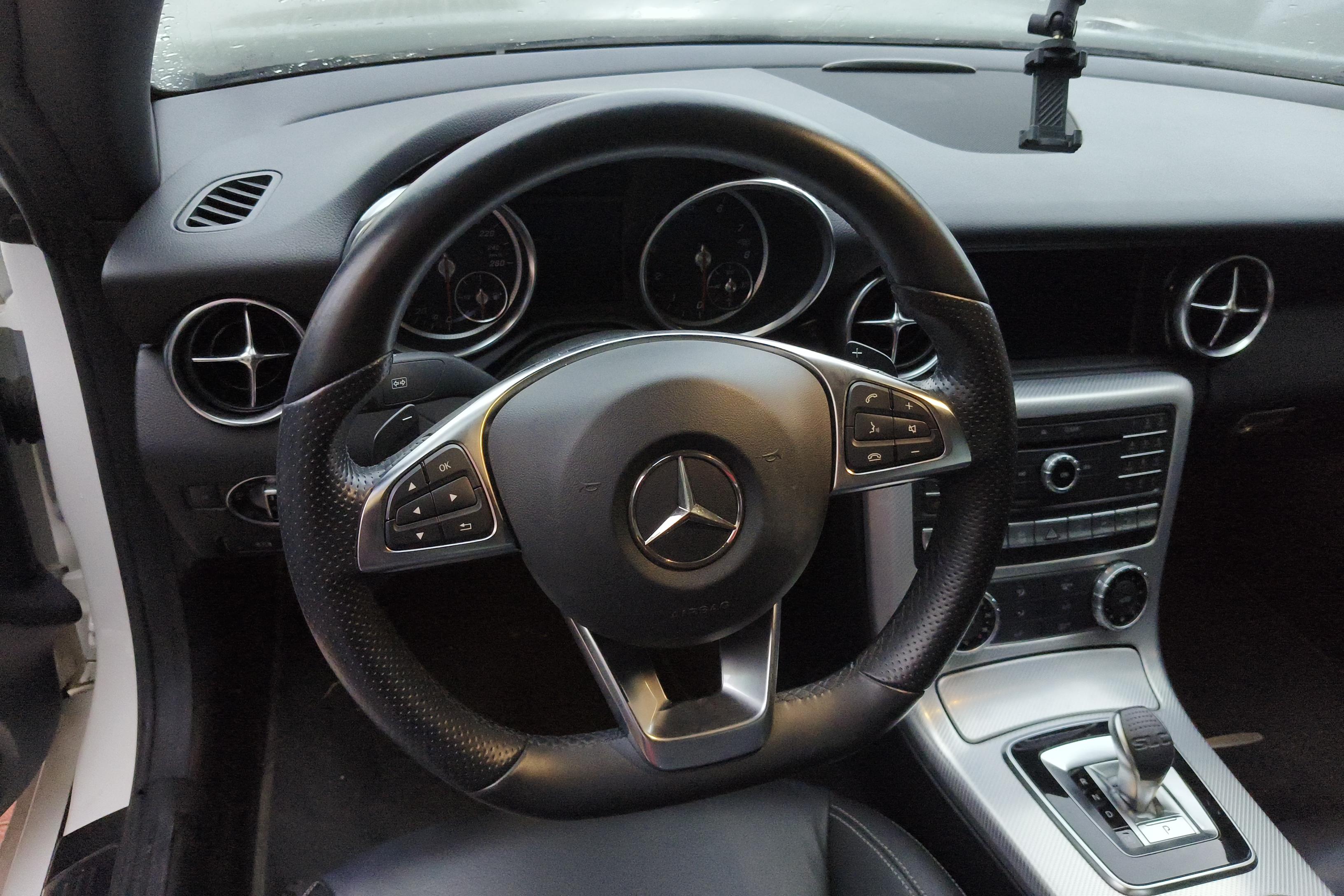 Mercedes-Benz SLC Class 2017 car image #19