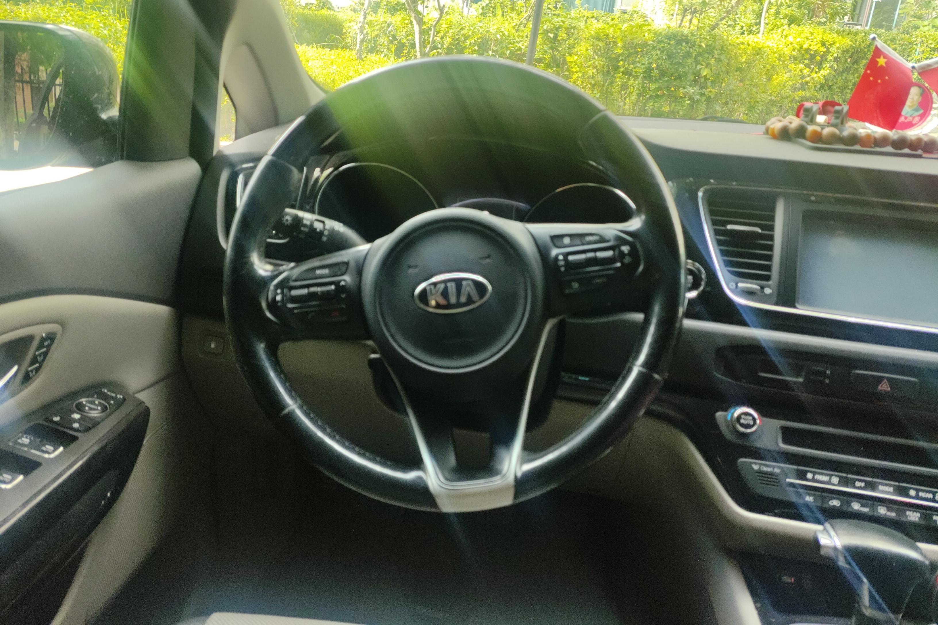 Kia Carnival 2016 изображение автомобиля #19