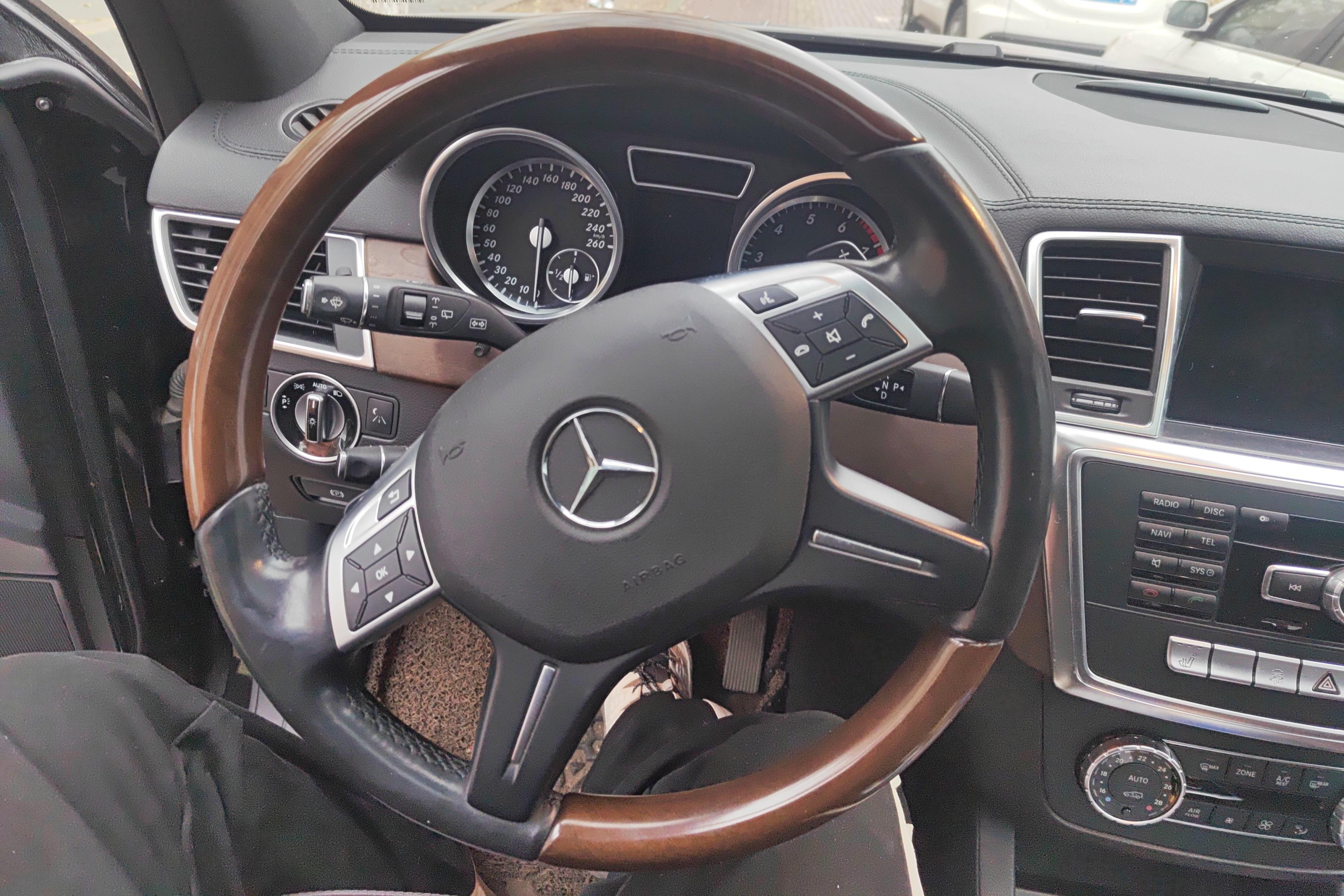 Mercedes-Benz GL Class 2015 immagine di auto #19