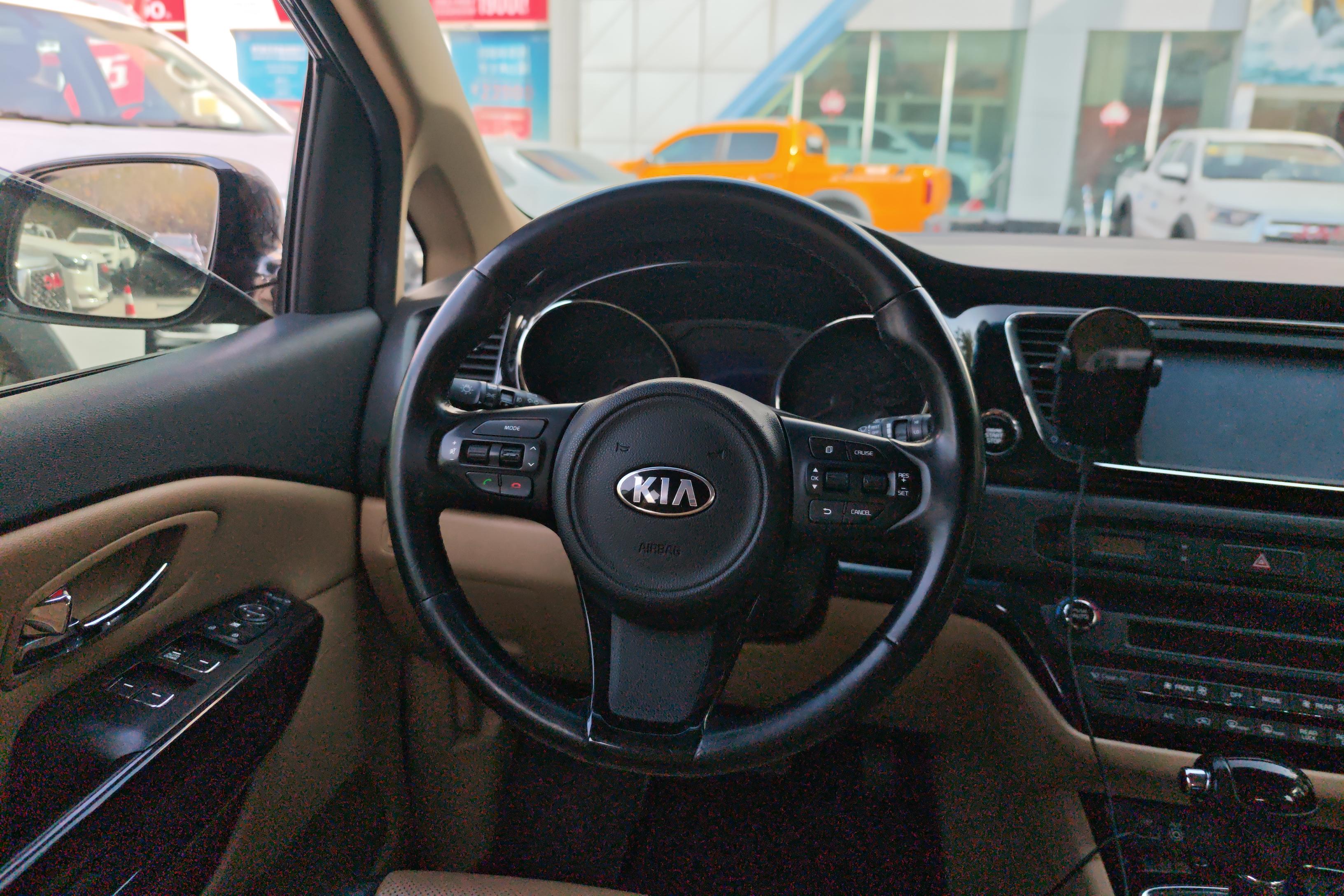 Kia Carnival 2016 immagine di auto #19