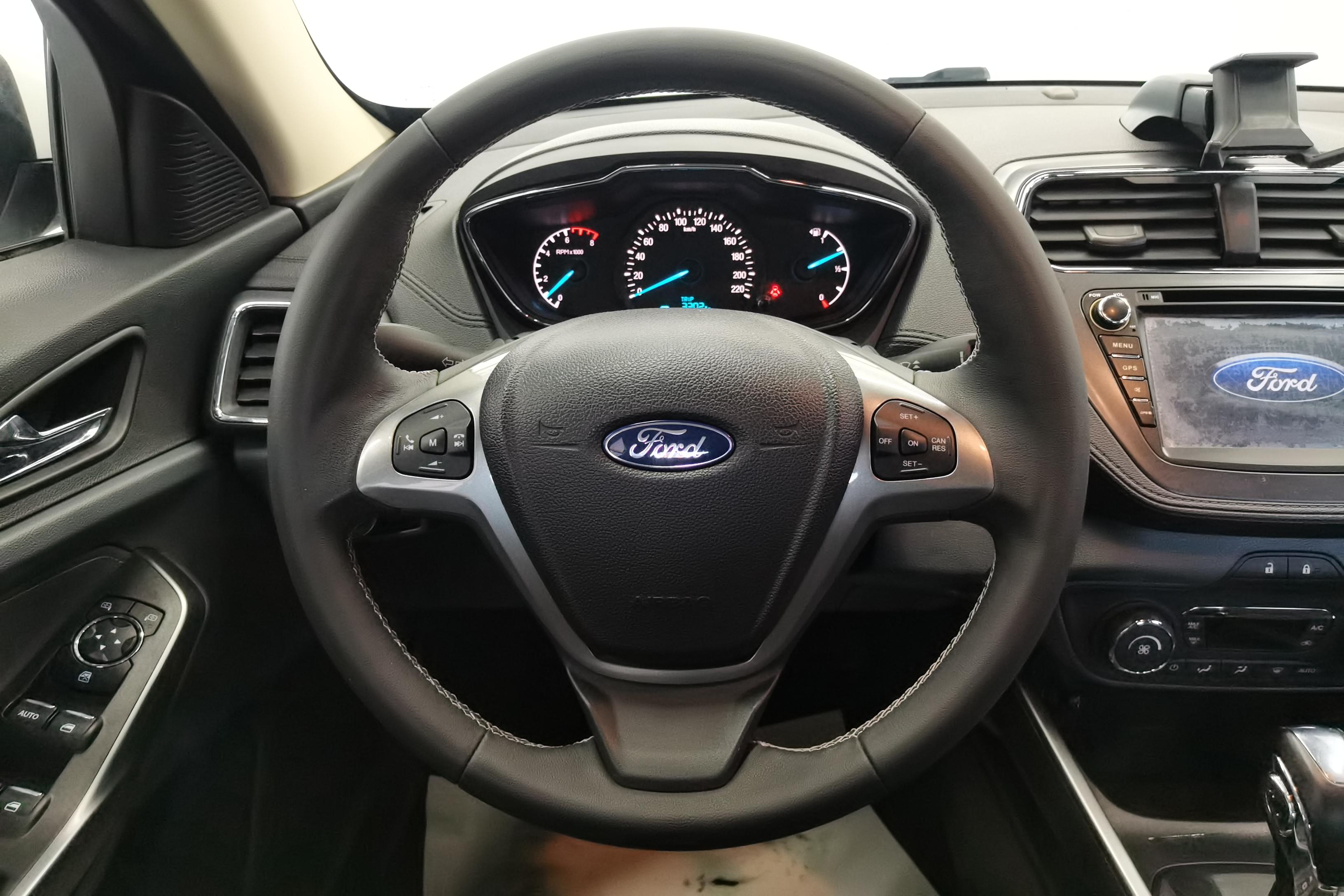 Ford Escort 2015 car image #19