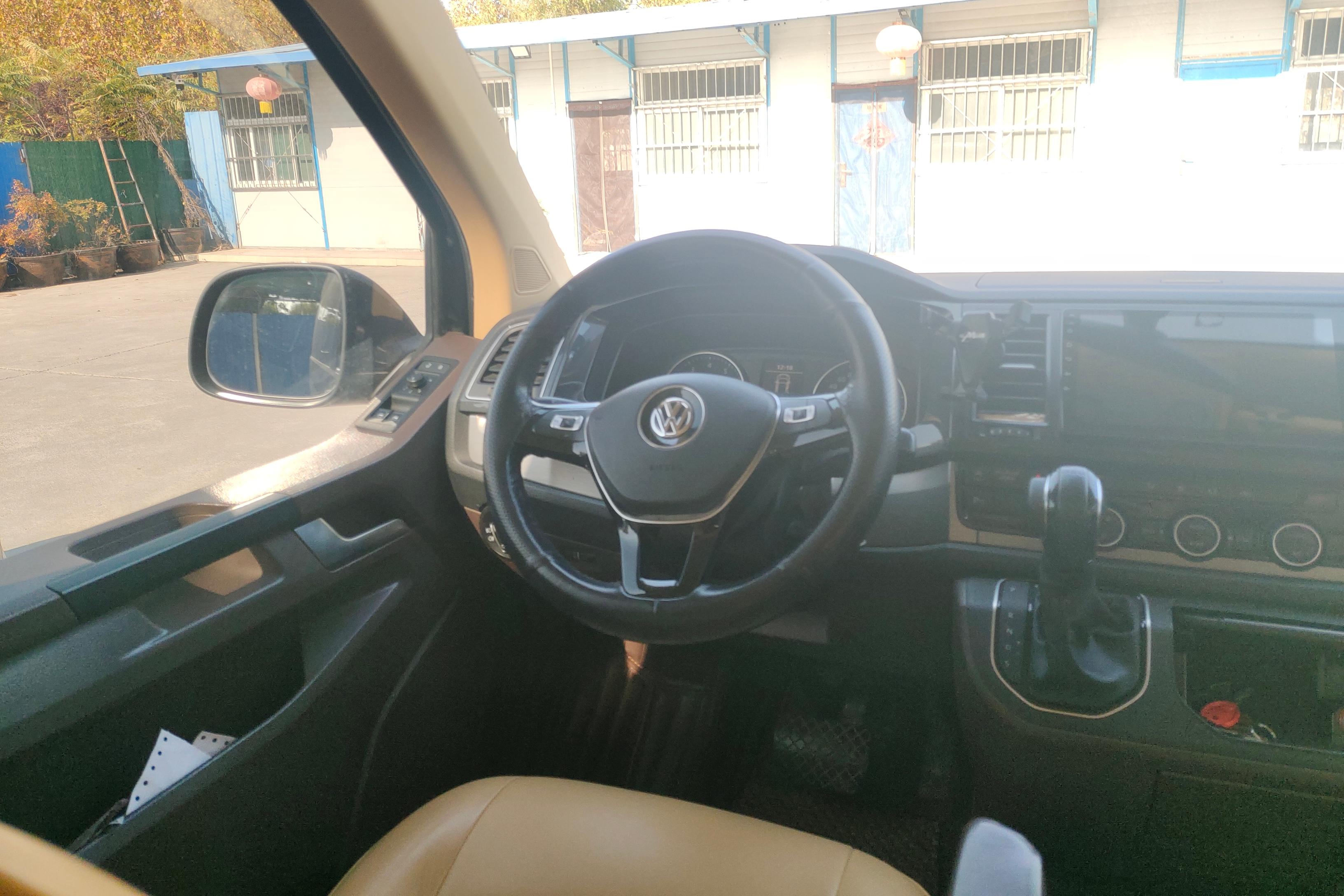 Volkswagen Caravelle 2018 car image #19