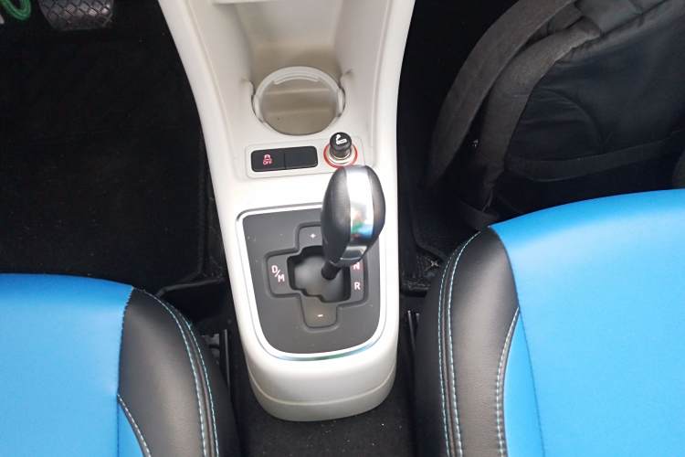 Volkswagen up! 2016 immagine di auto #19