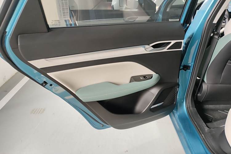 GEELY Emgrand L HiP 2023 car image #19