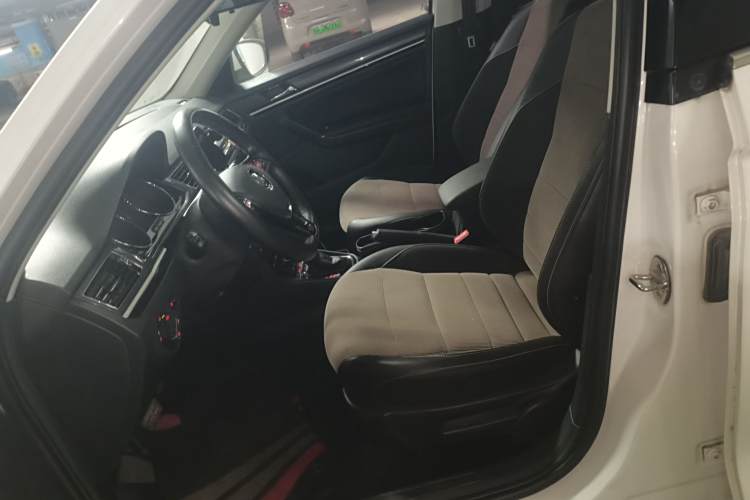 Volkswagen C-Trek 2018 immagine di auto #19