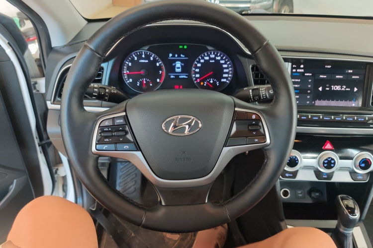 Hyundai Elantra AD 2019 car image #19