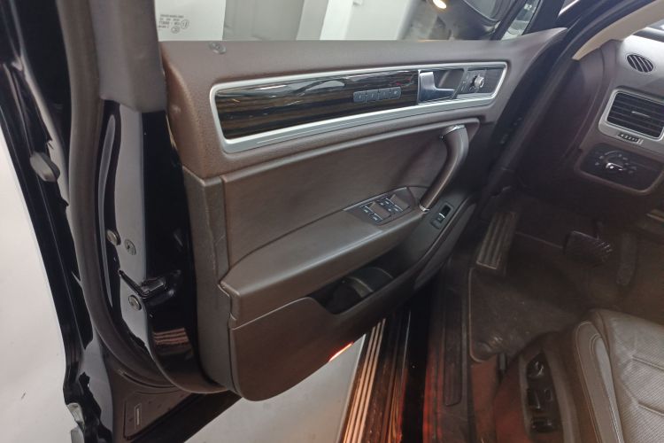 Volkswagen Touareg 2016 car image #19