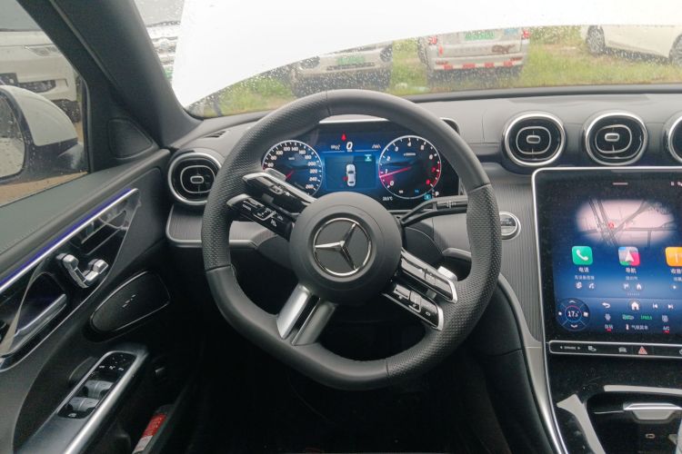 Mercedes-Benz C Class 2024 صورة سيارة #19