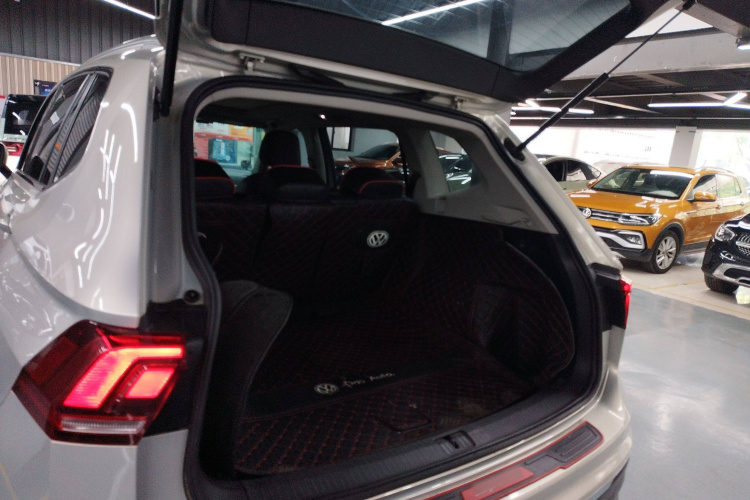 Volkswagen Tiguan L 2021 car image #19