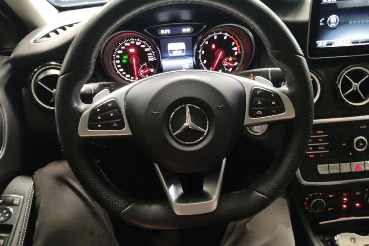 Mercedes-Benz GLA Class (Imported) 2019 car image #19