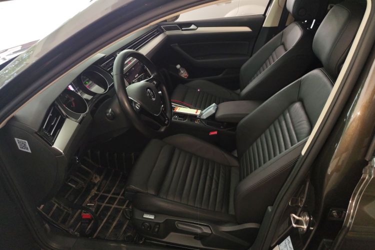 Volkswagen Passat Variant 2018 immagine di auto #19