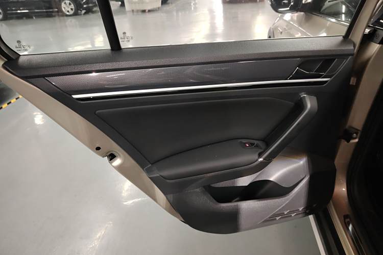 Volkswagen C-Trek 2018 immagine di auto #19