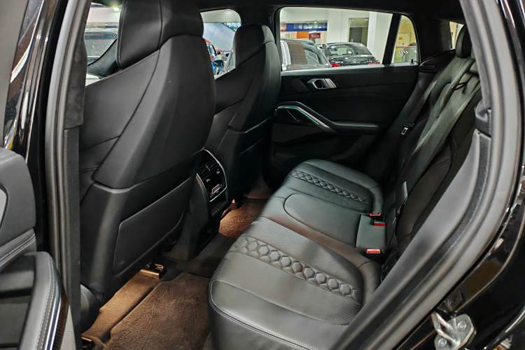 BMW X6 M 2021 immagine di auto #19