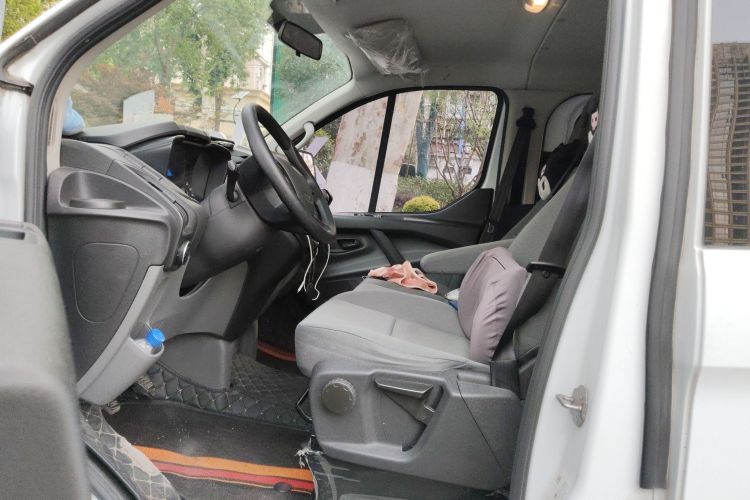 Ford Transit 2022 car image #19