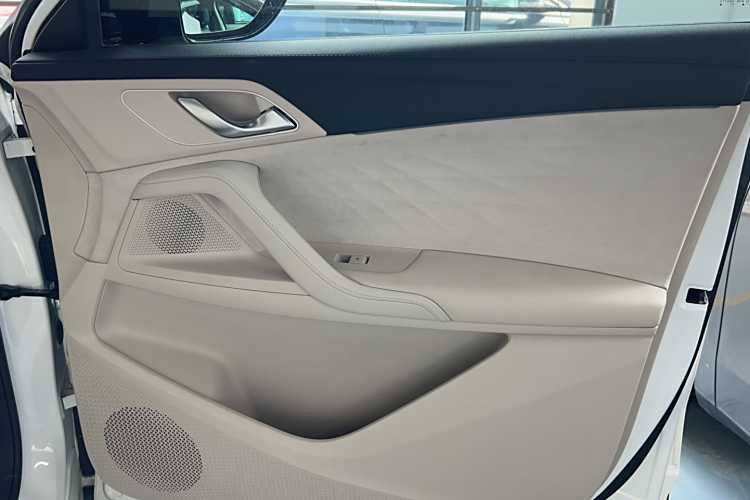 Roewe D5X DMH 2025 imagem de carro #19