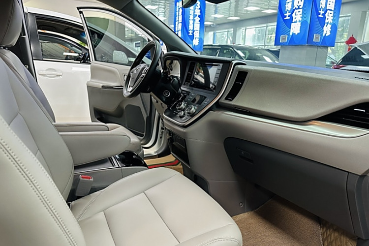 Toyota Sienna 2020 immagine di auto #19