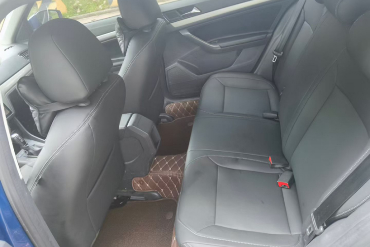 Volkswagen Gran Lavida 2017 immagine di auto #19