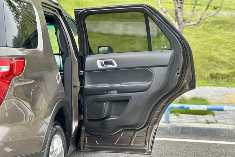 Ford Explorer (Imported) 2015 #19 Ford Explorer (Imported) 2015 car image #19