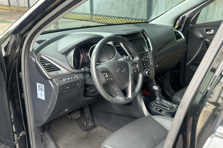 Hyundai Grand Santa Fe 2017 #19 Hyundai Grand Santa Fe 2017 car image #19