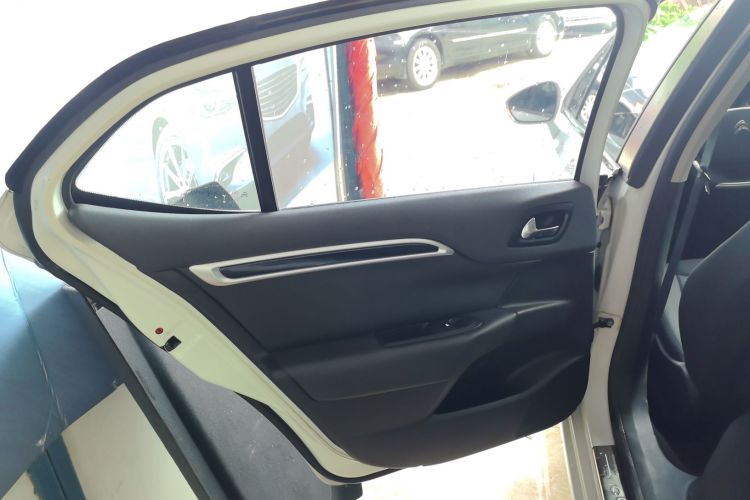 Citroen C4L 2015 car image #19