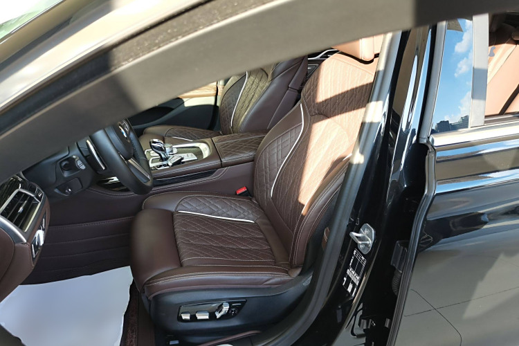 BMW M760Le 2022 #19 BMW M760Le 2022 car image #19