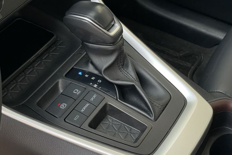 Toyota RAV4 (Imported) 2022 immagine di auto #19