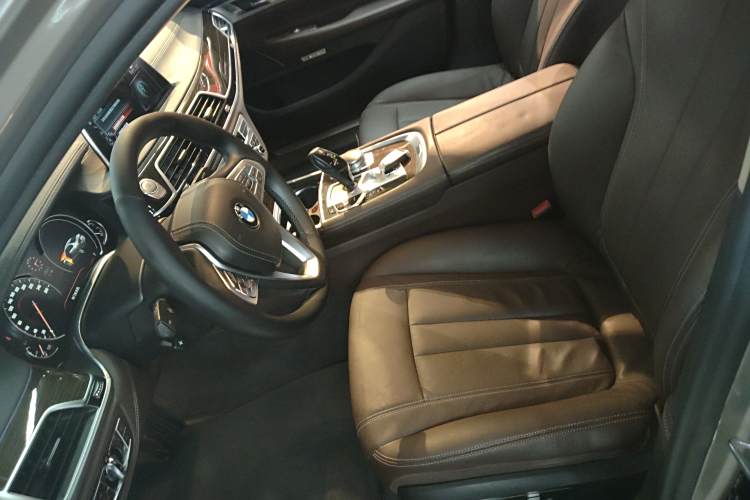 BMW M760Le 2017 #19 BMW M760Le 2017 car image #19