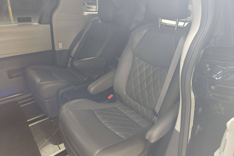 Toyota Granvia 2023 immagine di auto #19