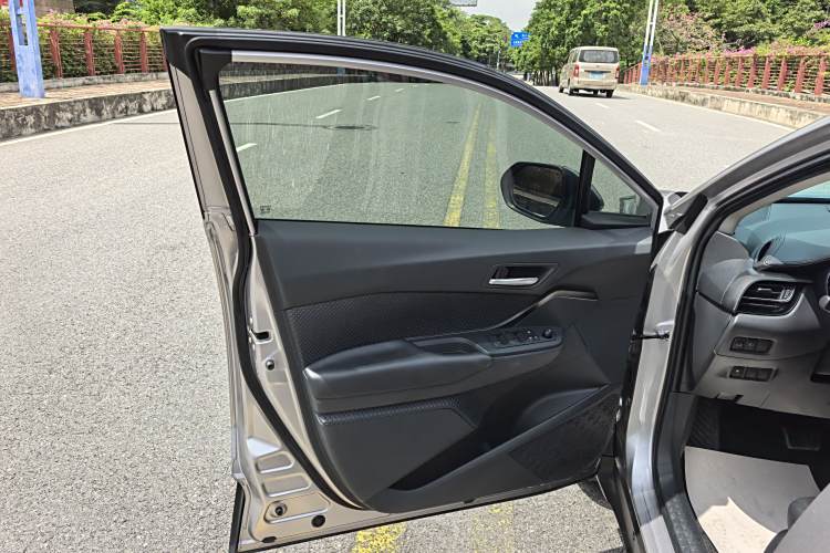 Toyota Izoa 2023 immagine di auto #19