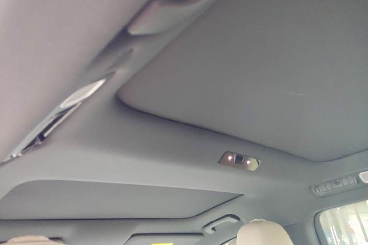 Li L8 2023 изображение автомобиля #19