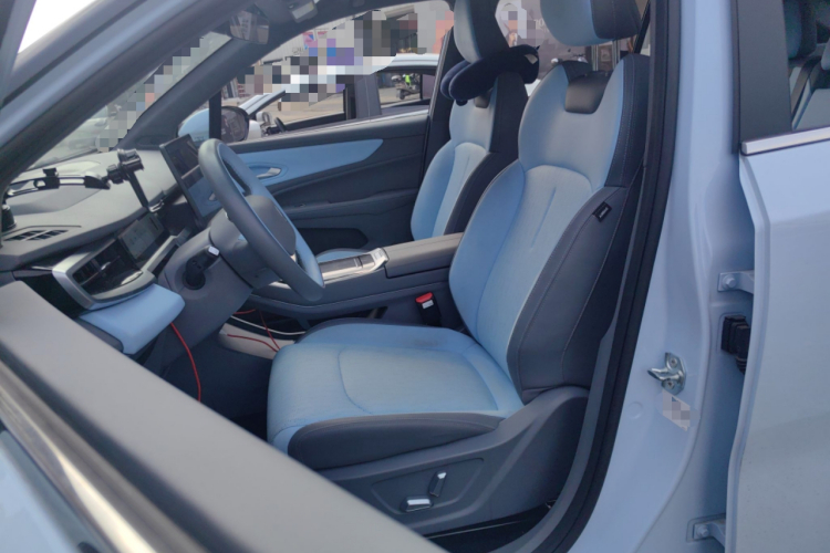 Livan 7 2024 car image #19