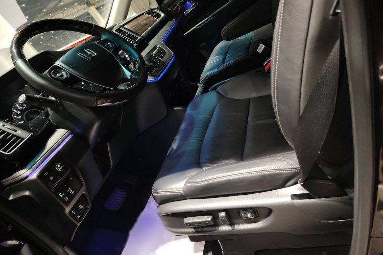 Honda Elysion 2016 imagen de coche #19