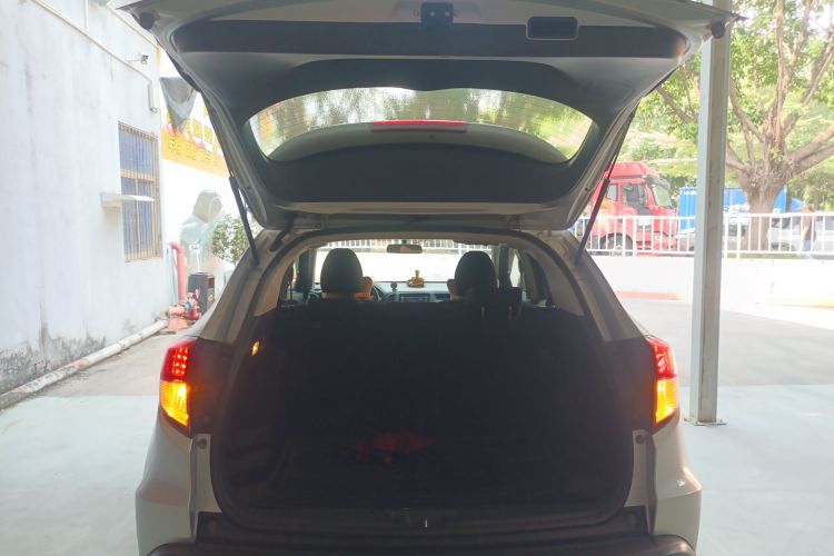 Honda VEZEL 2016 صورة سيارة #19