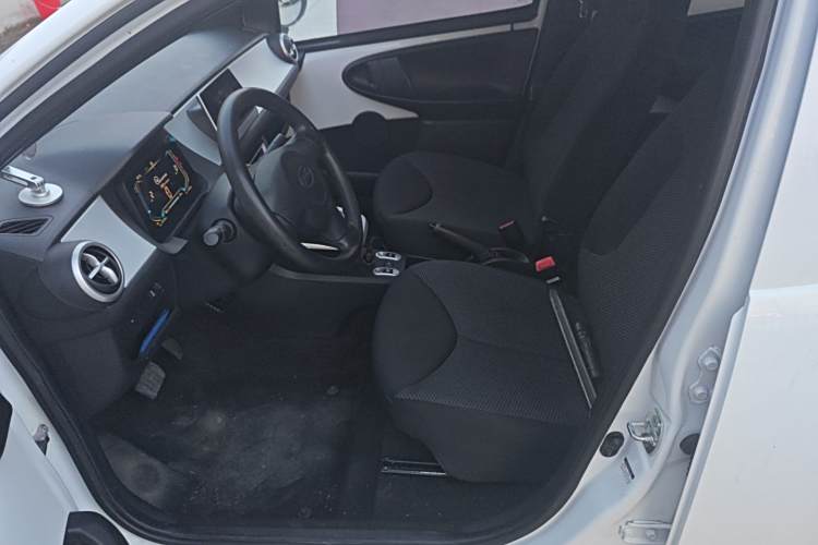 BYD e1 2019 car image #19