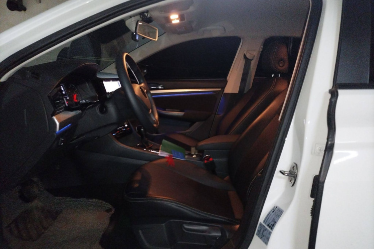 Volkswagen Bora Pure Electric 2021 صورة سيارة #19