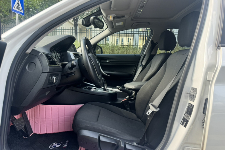 BMW 1 Series (Imported) 2018 car image #19