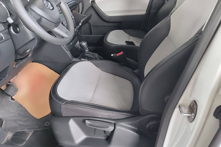 Skoda Yeti 2018 car image #19