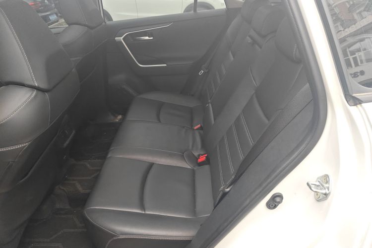 Toyota RAV4 (Imported) 2024 immagine di auto #19