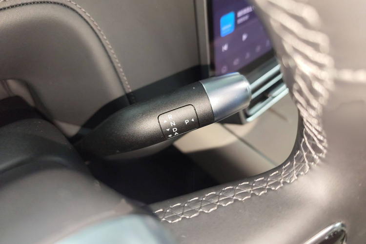 Li L8 2023 изображение автомобиля #19