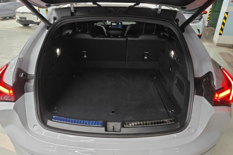 哪吒汽车 哪吒S猎装 2024 #19 哪吒汽车 哪吒S猎装 2024 汽车图片 #19