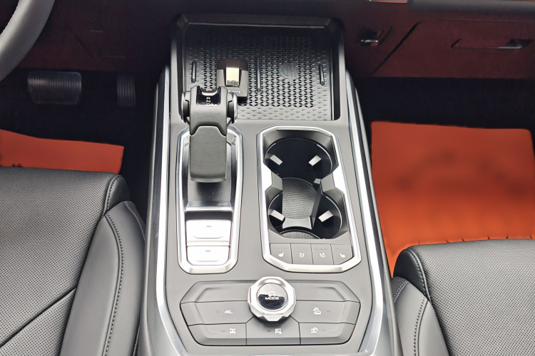 Tank 400 2025 car image #19