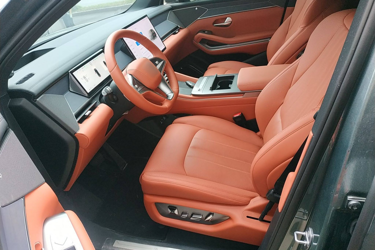 BYD Tang L 2025 immagine di auto #19