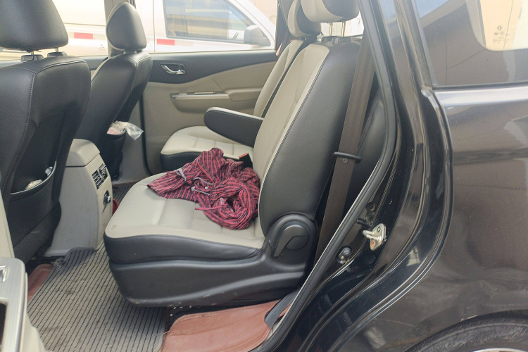 Forthing S500 2016 #19 Forthing S500 2016 car image #19