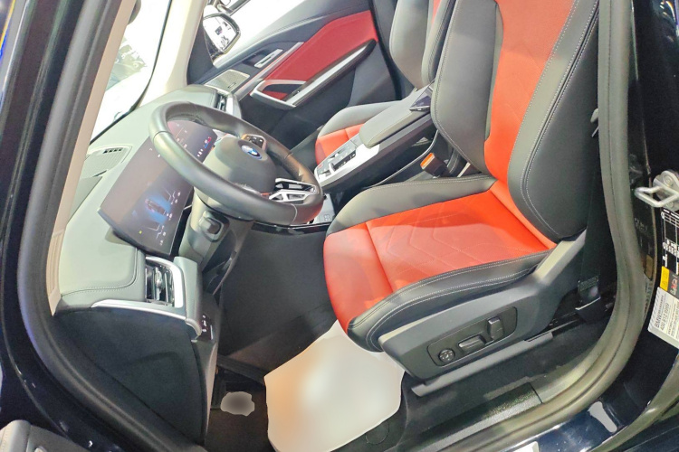 BMW iX1 2023 car image #19