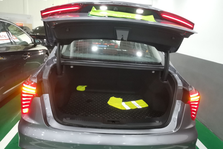 HongQi H5 PHEV 2025 #19 HongQi H5 PHEV 2025 immagine di auto #19