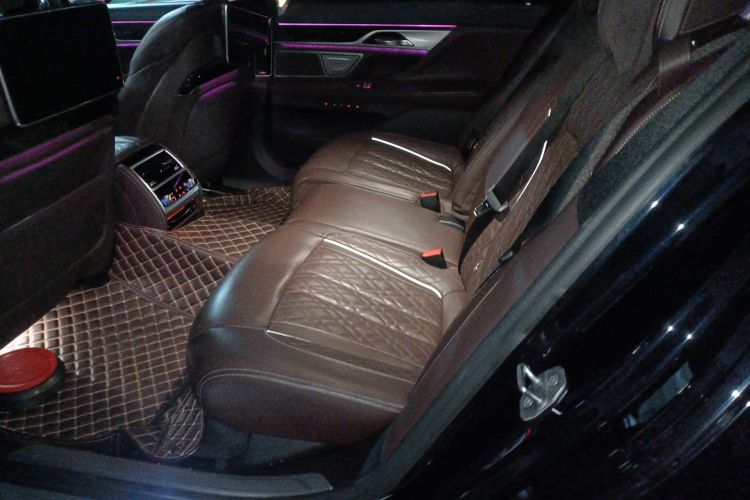 BMW M760Le 2020 car image #19