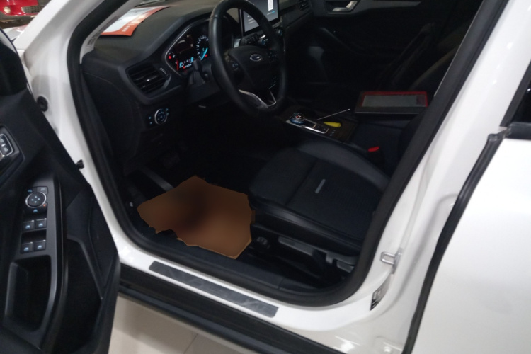 Ford Focus Active 2020 صورة سيارة #19